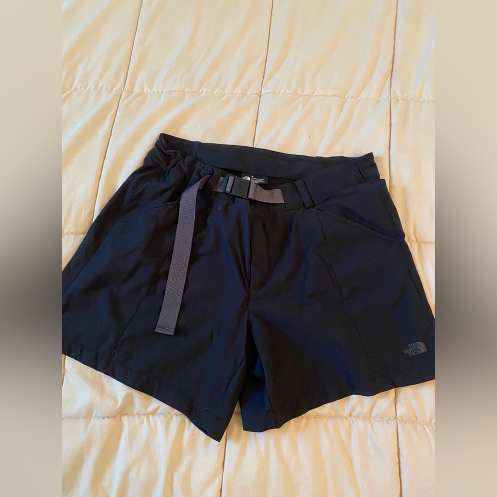 THE NORTH FACE WOMENS PARAMOUNT HIKING SHORTS *NEVER WORN*